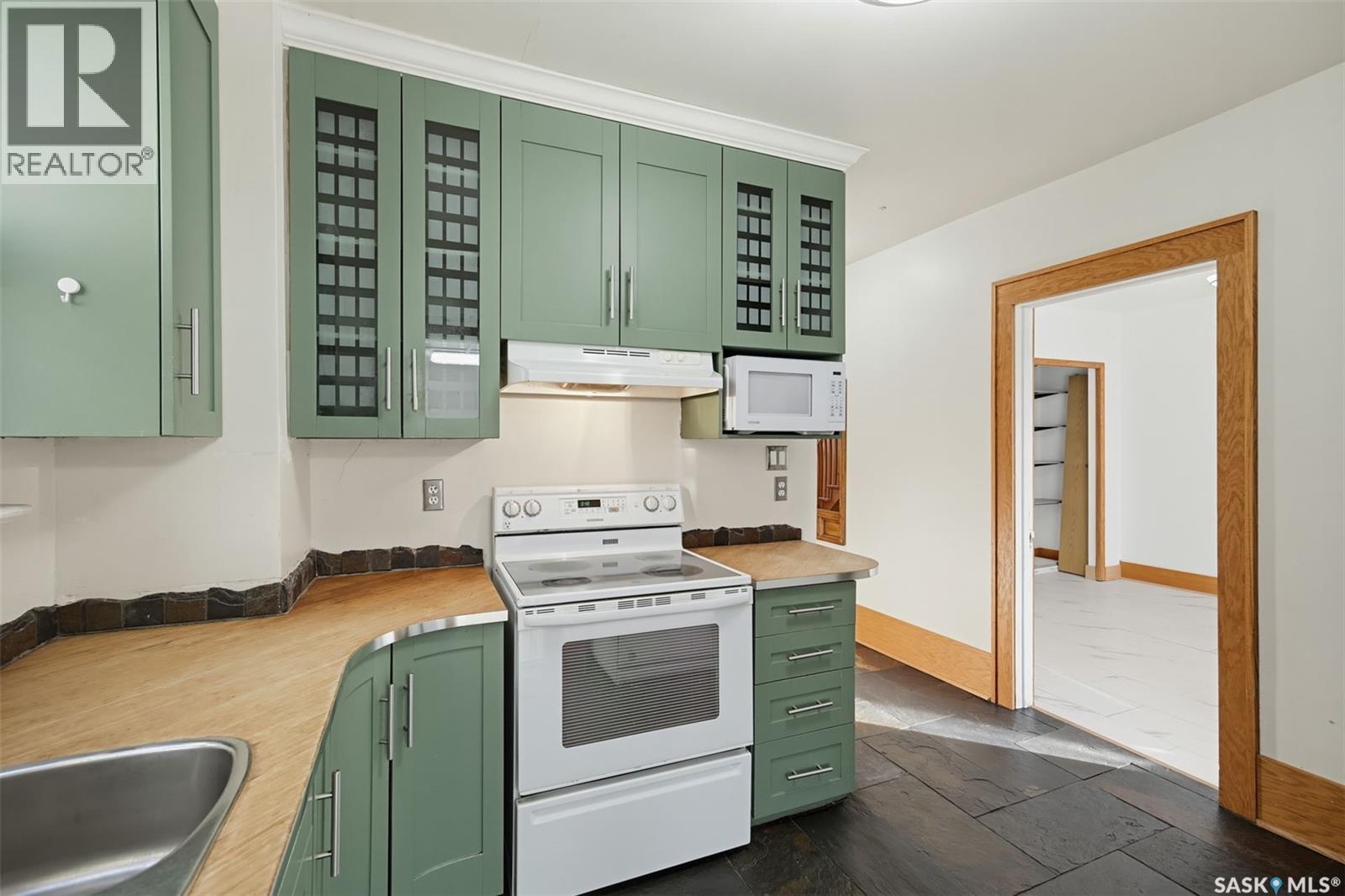 615 Clarence Avenue S, Saskatoon, SK