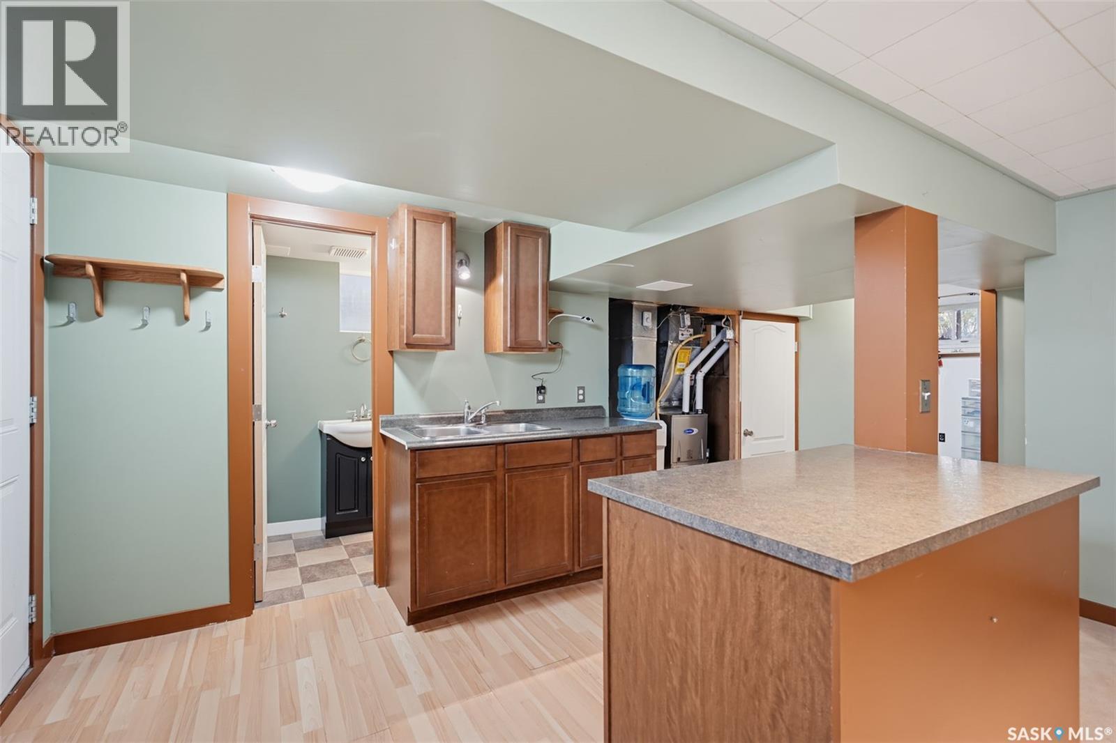 615 Clarence Avenue S, Saskatoon, SK