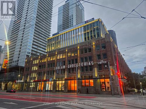 602 - 17 BATHURST STREET  Toronto, ON M5V 0N1