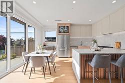 1 3623 TRIUMPH STREET  Vancouver, BC V5K 1V4