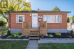 330 MELVIN AVENUE  Hamilton (Mcquesten), ON L8H 2L1