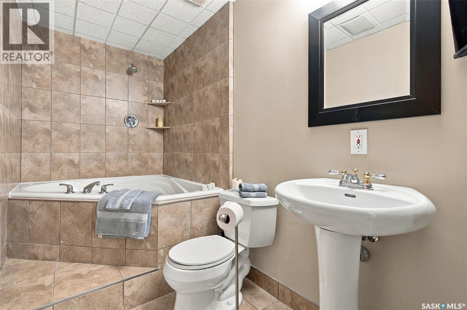 8310 Sherwood Drive, Regina, SK