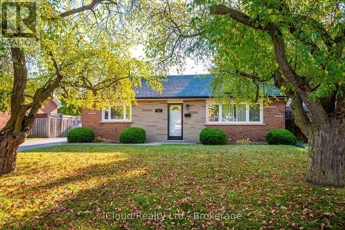 282 KENT CRESCENT  Burlington, ON L7L 4T1