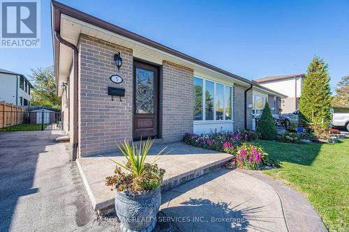 5 DRAKE BOULEVARD  Brampton, ON L6T 3K7