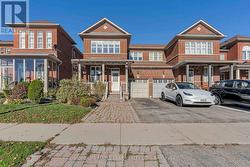28 VINCENT STREET Brampton, ON L6R 0G8