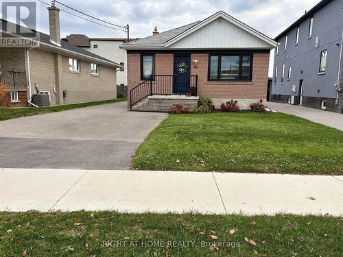 85 FLORAL PARKWAY  Toronto, ON M6L 2C3