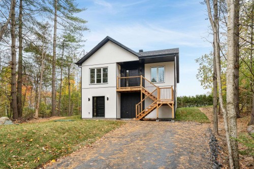 390 Ch. Southière  Magog, QC J1X 0V7