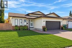 518 Bronson CRESCENT  Saskatoon, SK S7J 5E3
