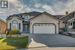 24 Signature Point SW  Calgary, AB T3H 3B9