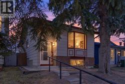 219 Sunvale Crescent SE  Calgary, AB T2X 2P8
