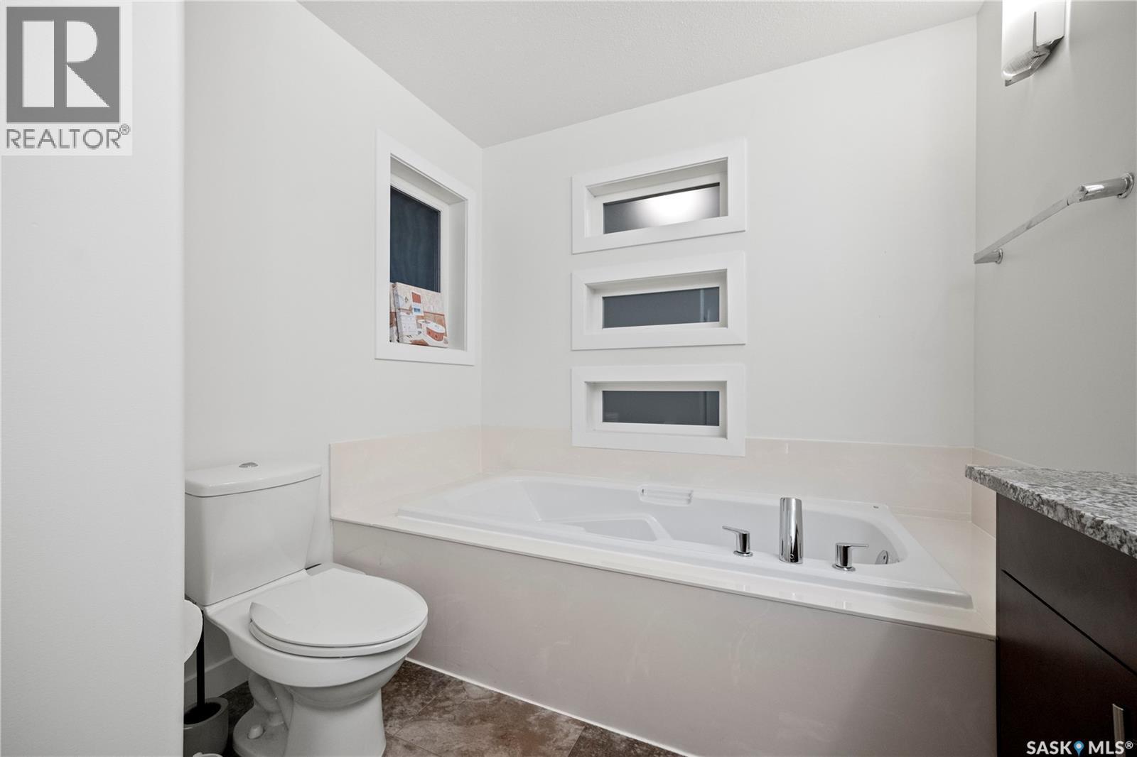 4221 Green Olive Way E, Regina, SK
