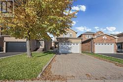 215 KINGKNOLL DRIVE Brampton, ON L6Y 4X4