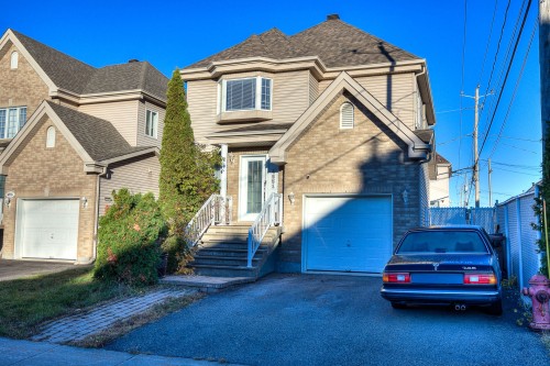 4851 Rue Cherrier  Laval (Chomedey), QC H7T 2Y4
