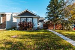 108 Willowbend Crescent  Winnipeg, MB R2N 1V3