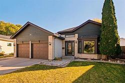 70 Amersham CR  Winnipeg, MB R2N 3H1