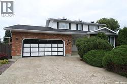 230 Auld CRESCENT  Saskatoon, SK S7H 4W9