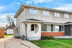 88 Bluewater CR  Winnipeg, MB R2J 2P8