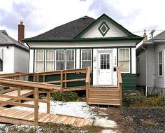 1019 Sherburn ST  Winnipeg, MB R3M 2E7