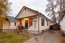 56 Stranmillis AVE  Winnipeg, MB R2M 0K1