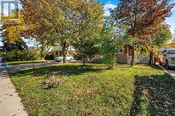 135 HOWARD AVENUE  Hamilton, ON L9A 2W6