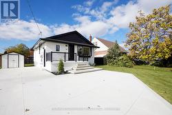 136 WARREN AVENUE  Hamilton, ON L9A 3E1