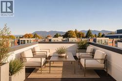 1 2880 W 4TH AVENUE  Vancouver, BC V6K 1R2