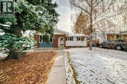 331 Brookmere Road SW  Calgary, AB T2W 2P4