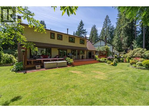 696 WELLINGTON PLACE  North Vancouver, BC V7K 3A1
