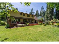 696 WELLINGTON PLACE  North Vancouver, BC V7K 3A1