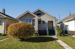 1032 Dominion ST  Winnipeg, MB R3G 2P1