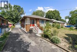 272 UPPER PARADISE Road  Hamilton, ON L9C 5C2