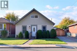 161 JULIAN Avenue  Hamilton, ON L8H 5R8