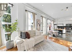 307 272 E 4TH AVENUE  Vancouver, BC V5T 4S2