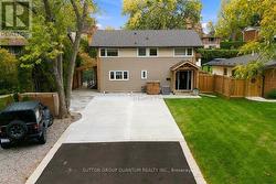 18 PLEASANT AVENUE  Hamilton, ON L9H 3S7