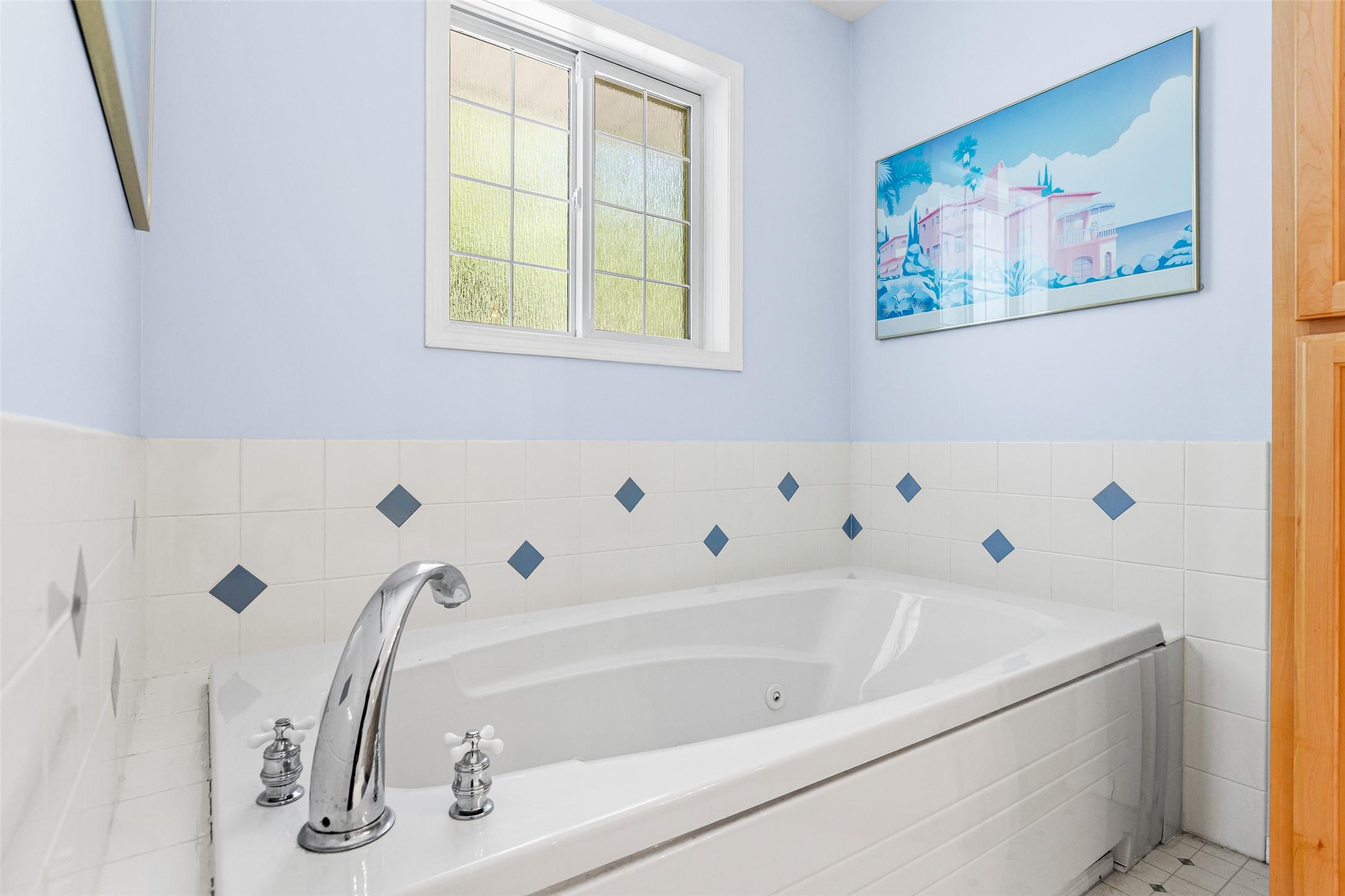 1548 Teetzel Road, Creston, BC - Indoor Photo Showing Bathroom