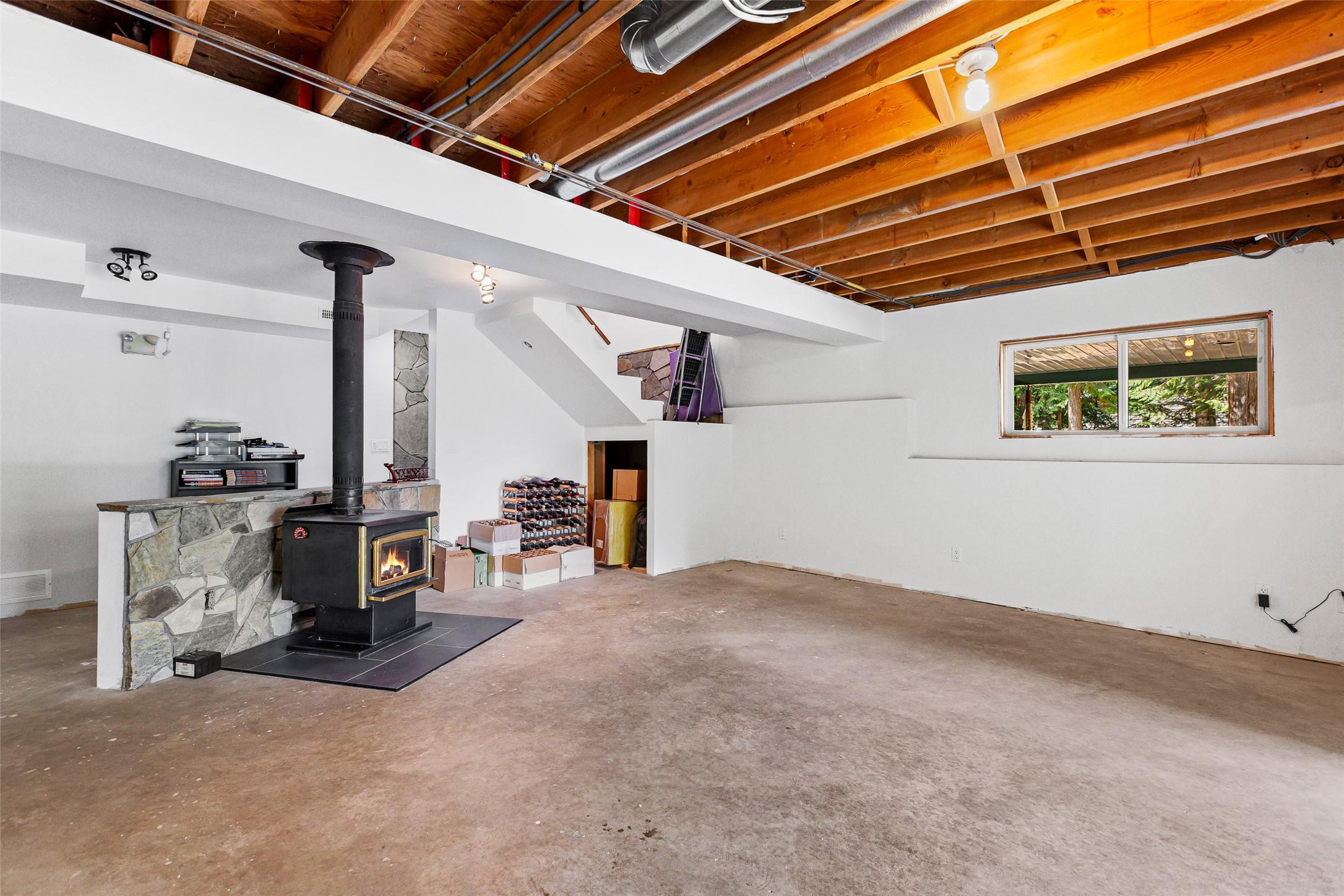 1548 Teetzel Road, Creston, BC - Indoor