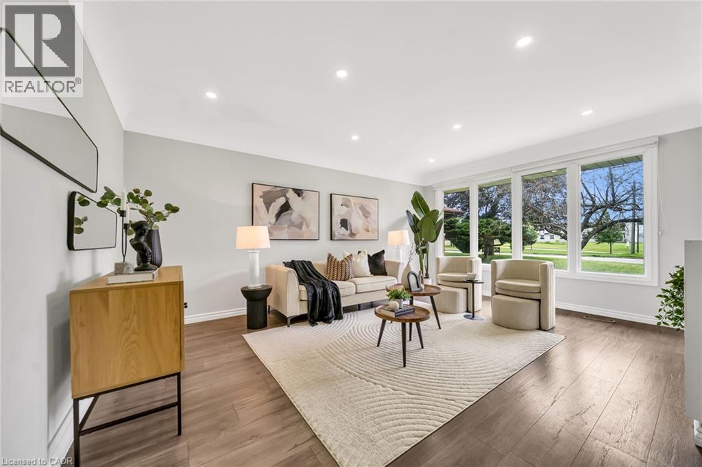 284 Cedar Crescent, Cambridge, ON - Indoor Photo Showing Living Room