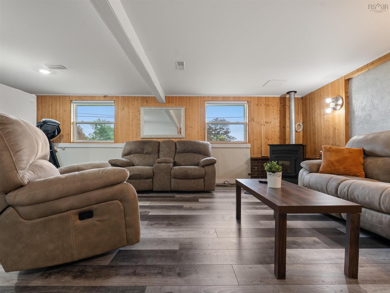 193 Willow Avenue, New Glasgow, NS - Indoor Photo Showing Living Room
