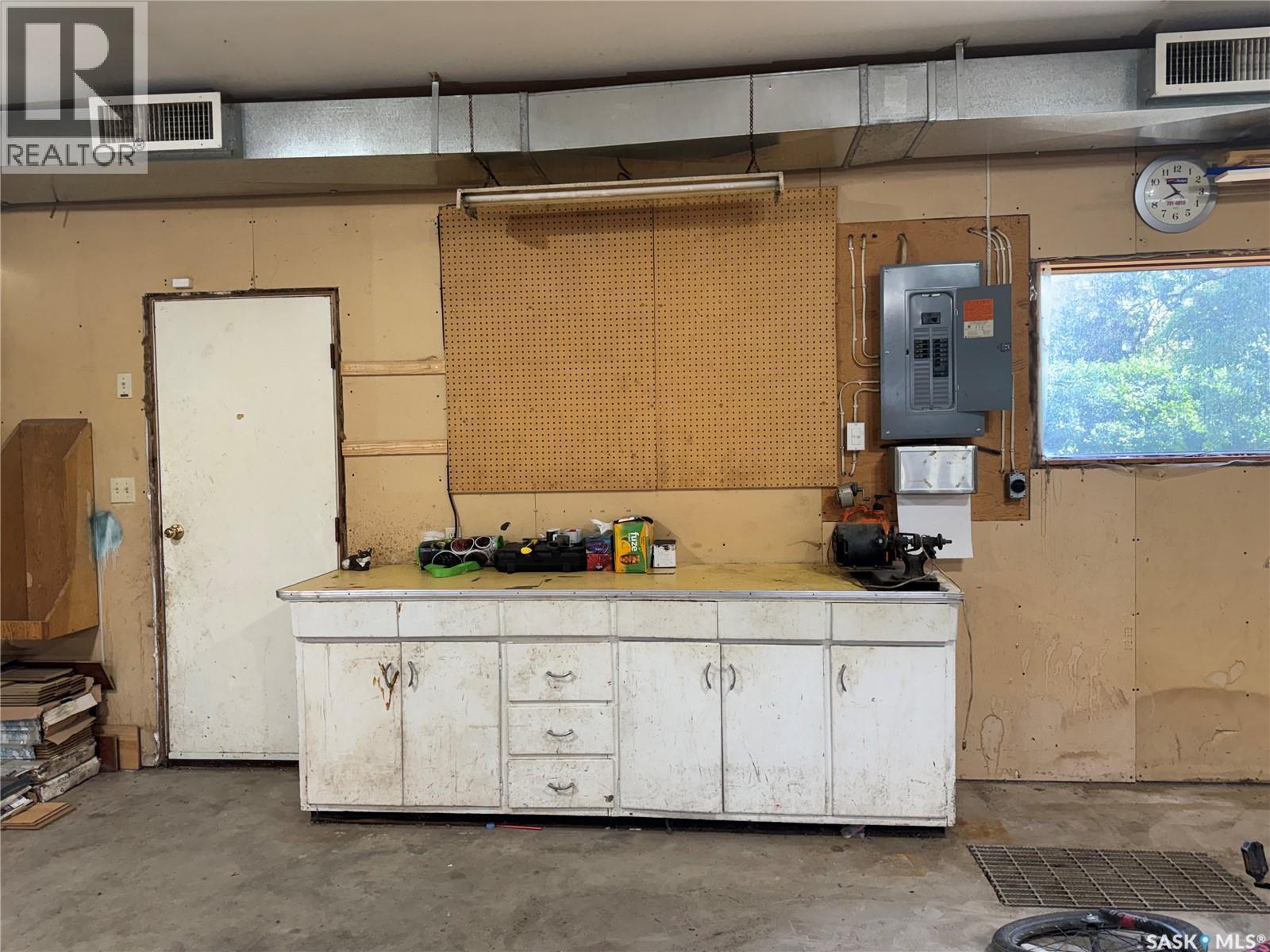 401 Poplar Street, Wolseley, SK - Indoor Photo Showing Garage