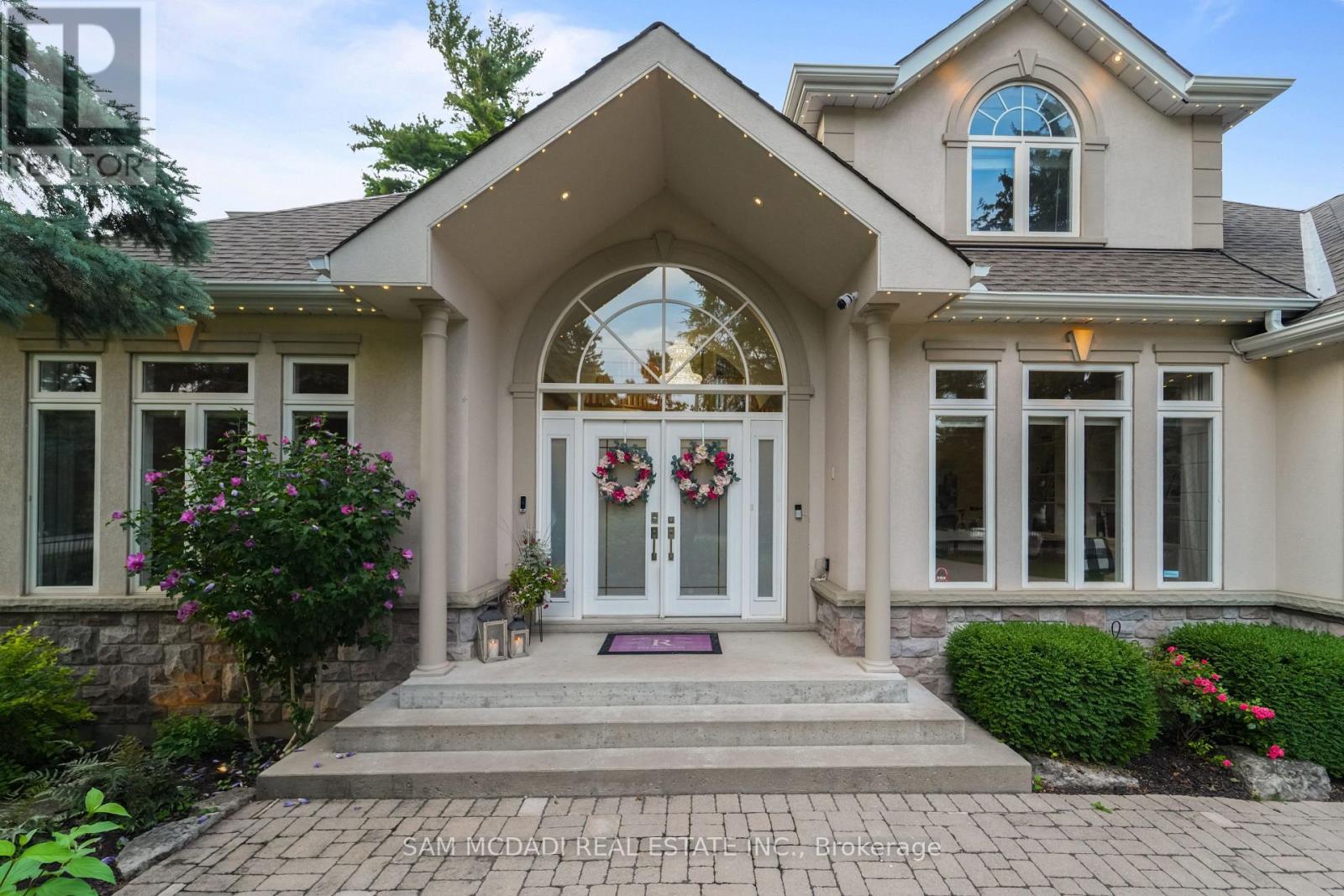 527 Meadow Wood Road, Mississauga, ON - Outdoor With Deck Patio Veranda With Facade