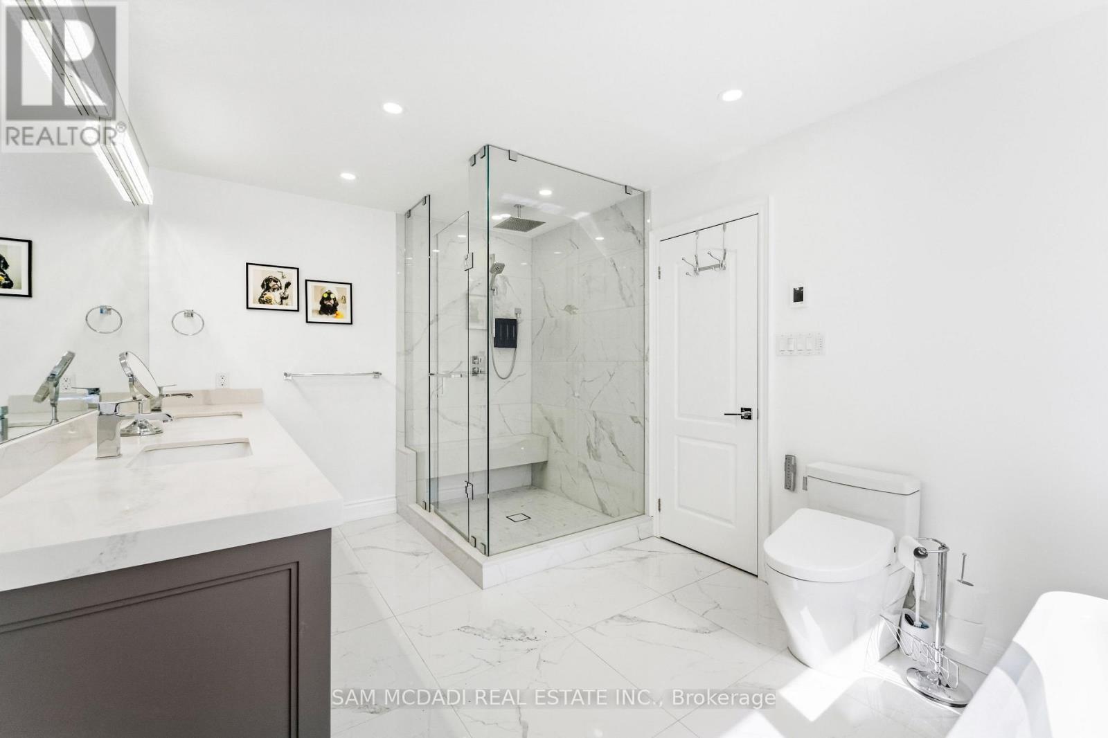 527 Meadow Wood Road, Mississauga, ON - Indoor Photo Showing Bathroom