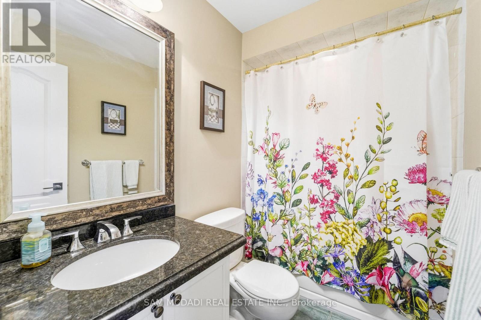 527 Meadow Wood Road, Mississauga, ON - Indoor Photo Showing Bathroom