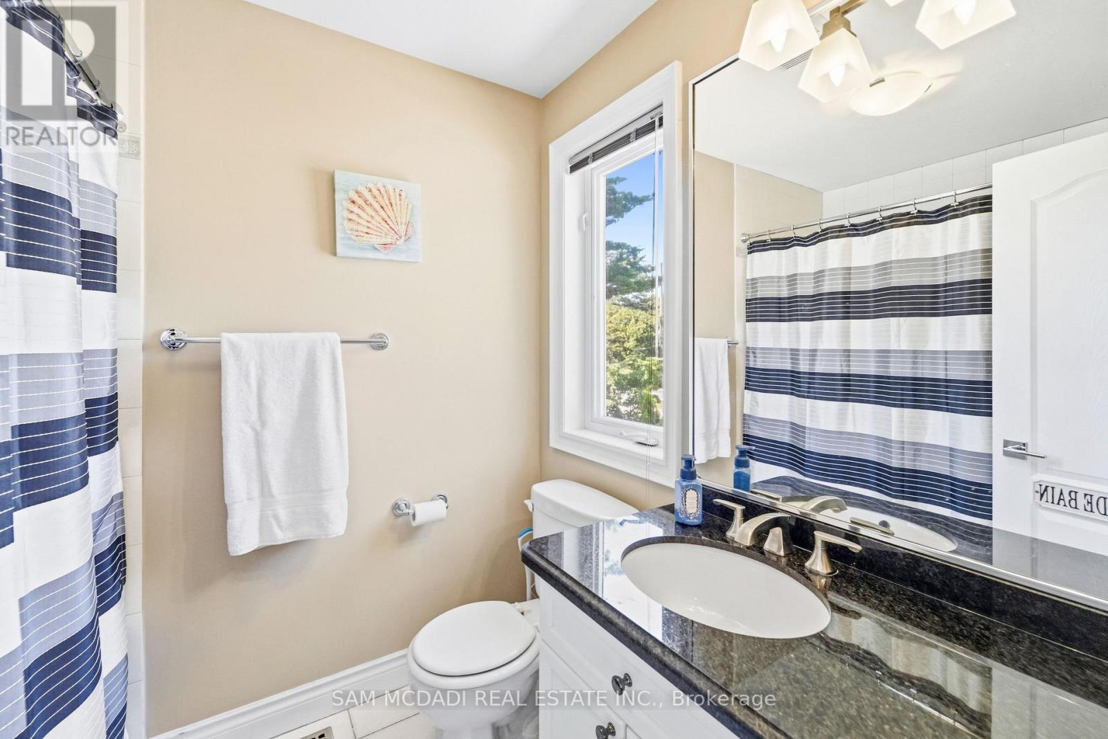 527 Meadow Wood Road, Mississauga, ON - Indoor Photo Showing Bathroom
