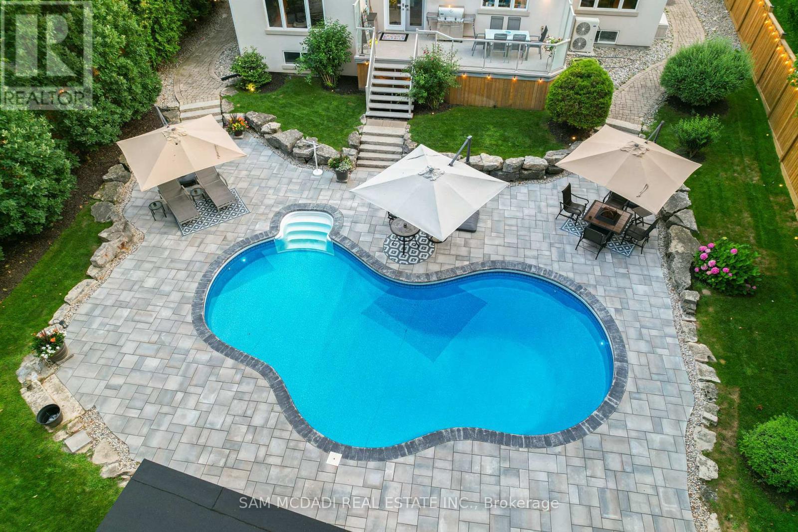527 Meadow Wood Road, Mississauga, ON - Outdoor With In Ground Pool With Deck Patio Veranda