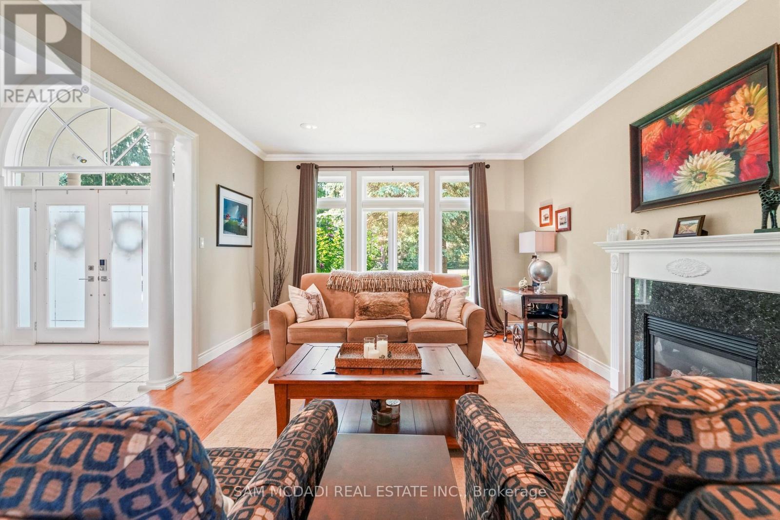 527 Meadow Wood Road, Mississauga, ON - Indoor Photo Showing Living Room With Fireplace