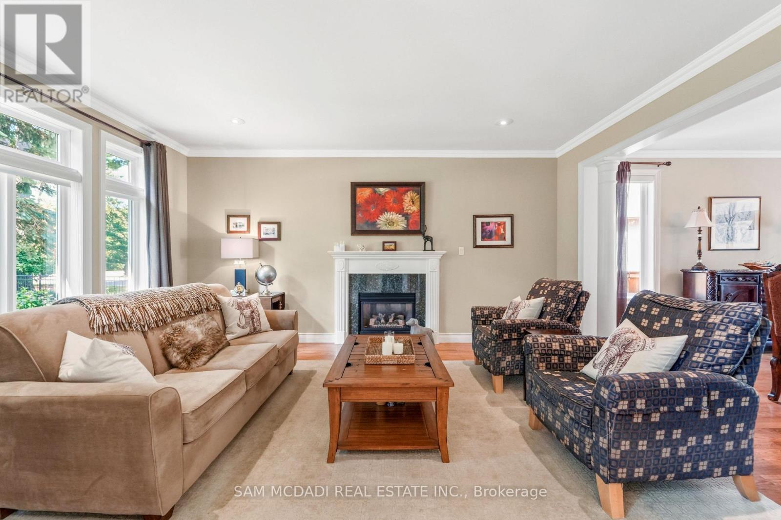 527 Meadow Wood Road, Mississauga, ON - Indoor Photo Showing Living Room With Fireplace