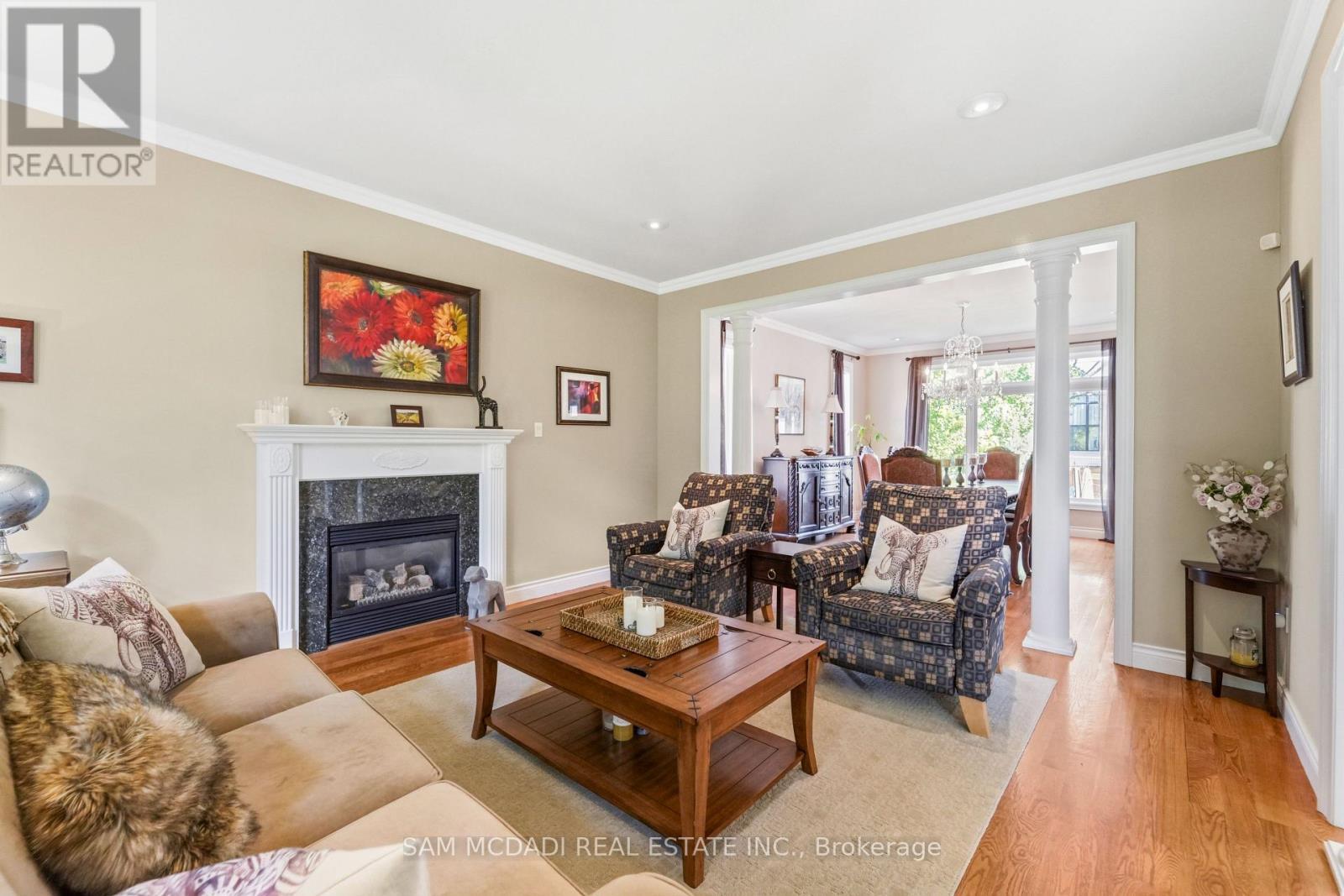 527 Meadow Wood Road, Mississauga, ON - Indoor Photo Showing Living Room With Fireplace