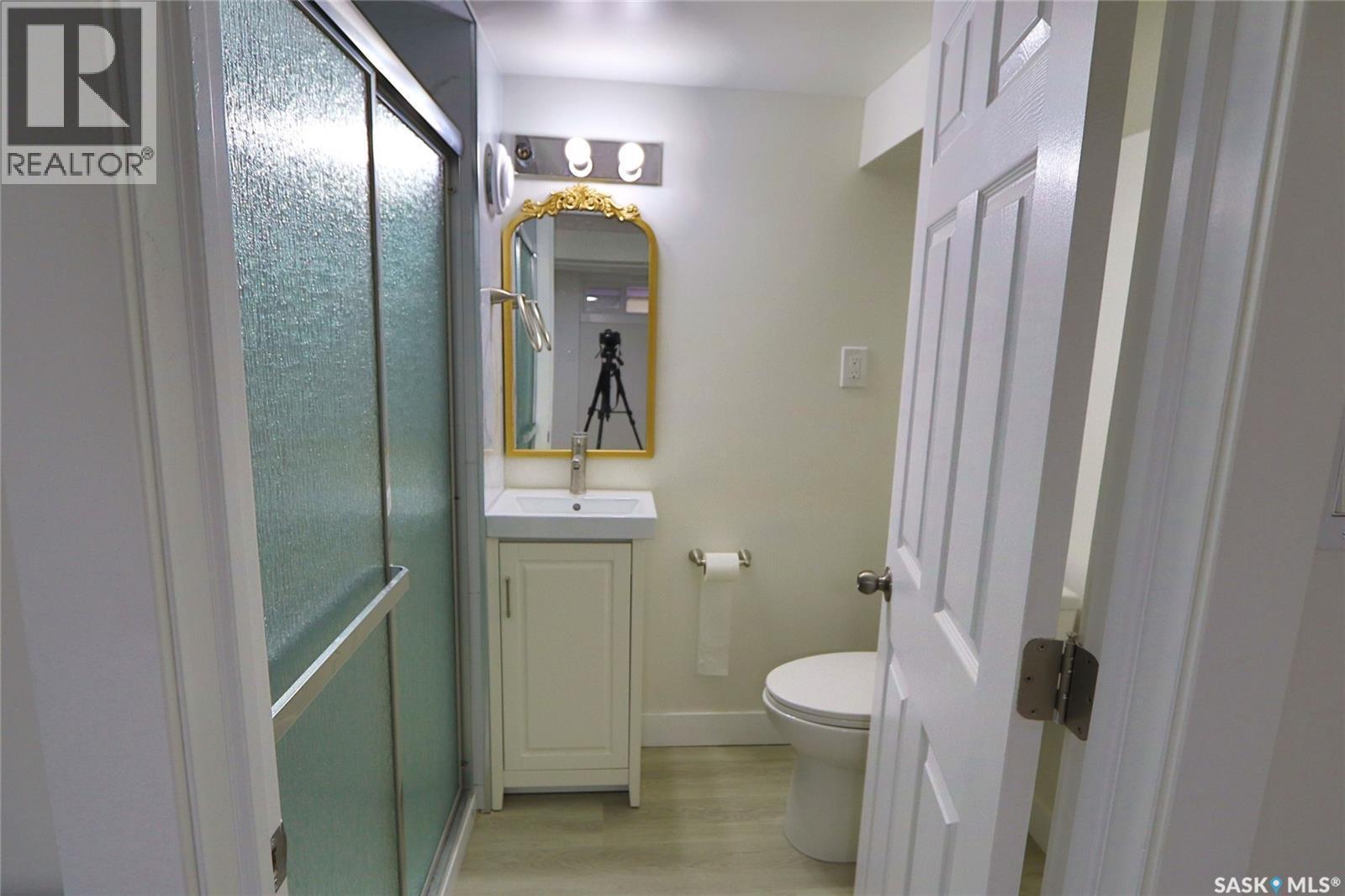 2039 Wallace Street, Regina, SK - Indoor Photo Showing Bathroom