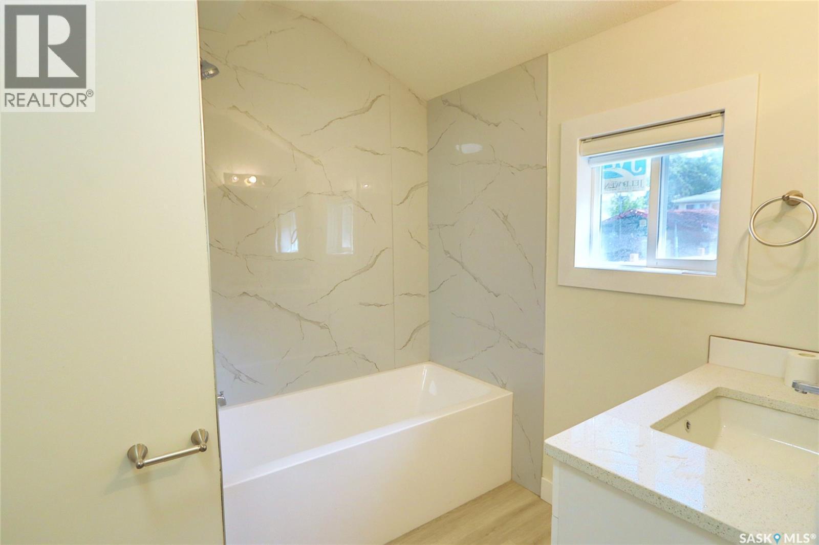 2039 Wallace Street, Regina, SK - Indoor Photo Showing Bathroom