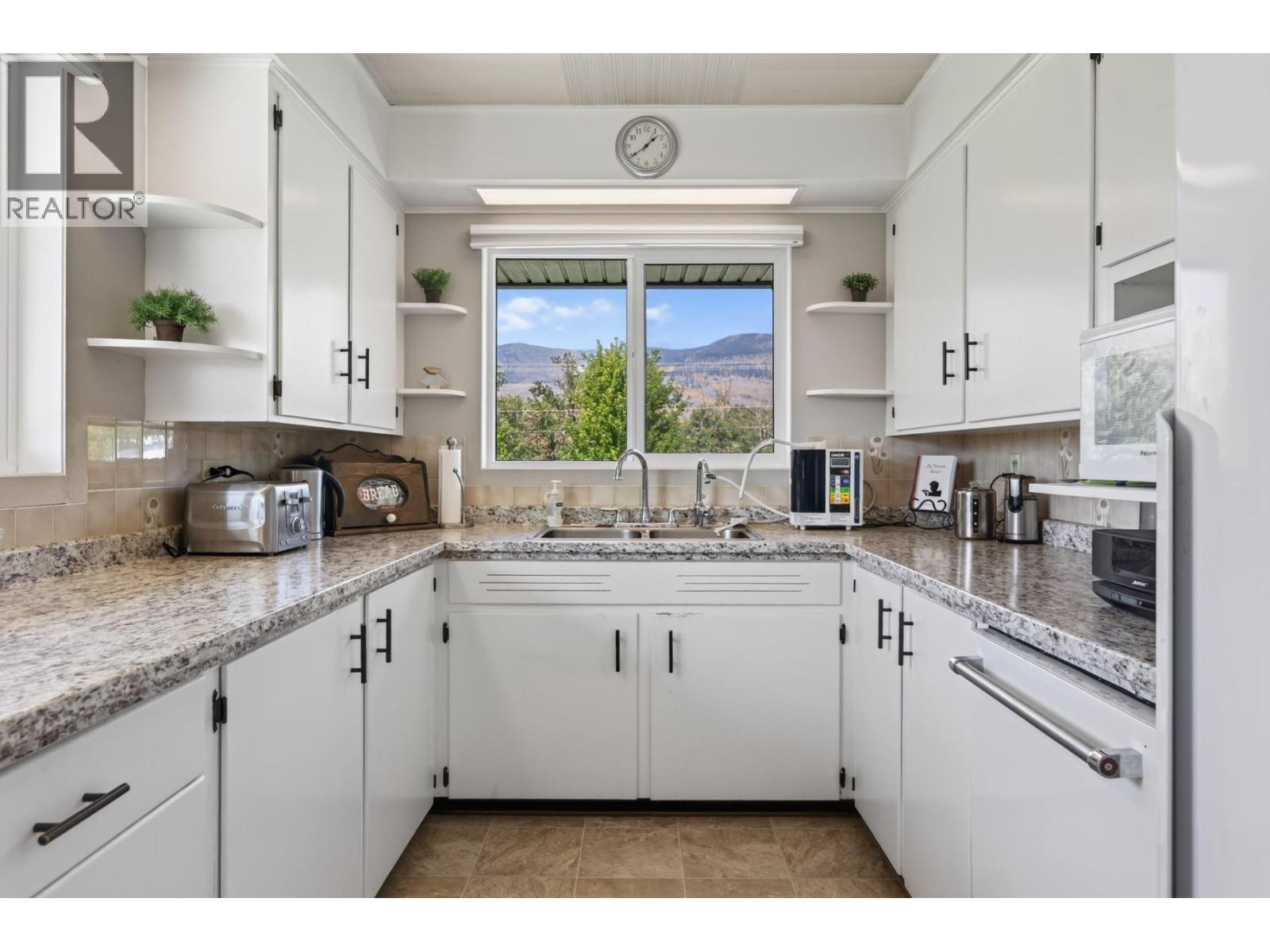 2156 Back Valley Road, Cache Creek, BC - Indoor Photo Showing Kitchen